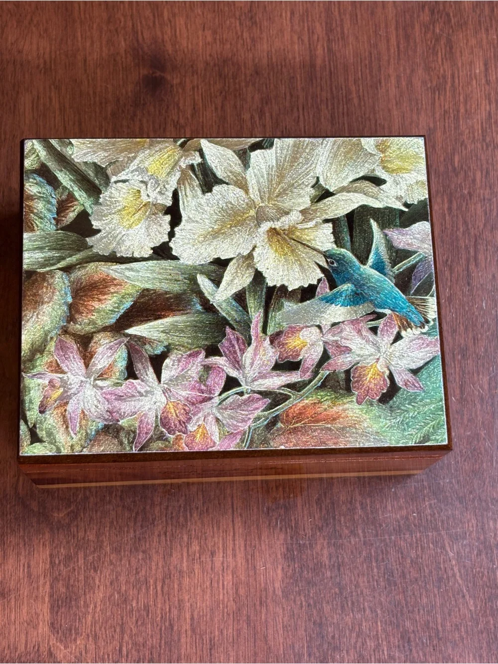 Cedar box with beautiful hummingbird Floral metallic top